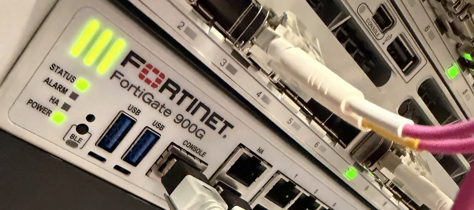 Fortinet FortiGate 900G Firewall im Rack